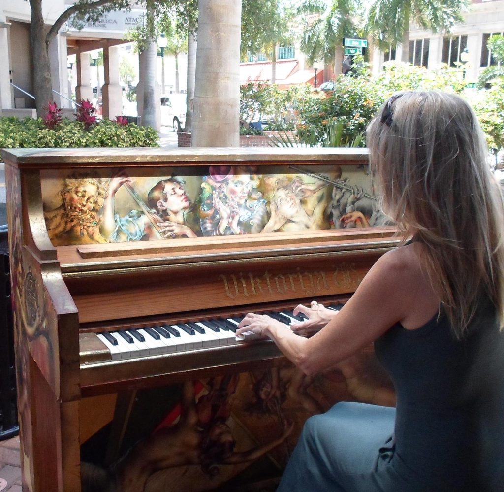 Mary Wendelken teaching piano